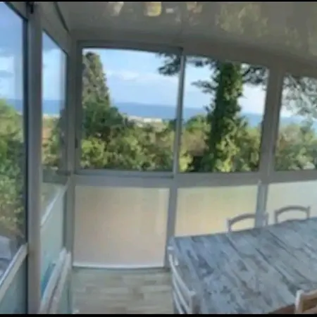 Maisonnette Saint Clair, La Vie Est Belle! Сет